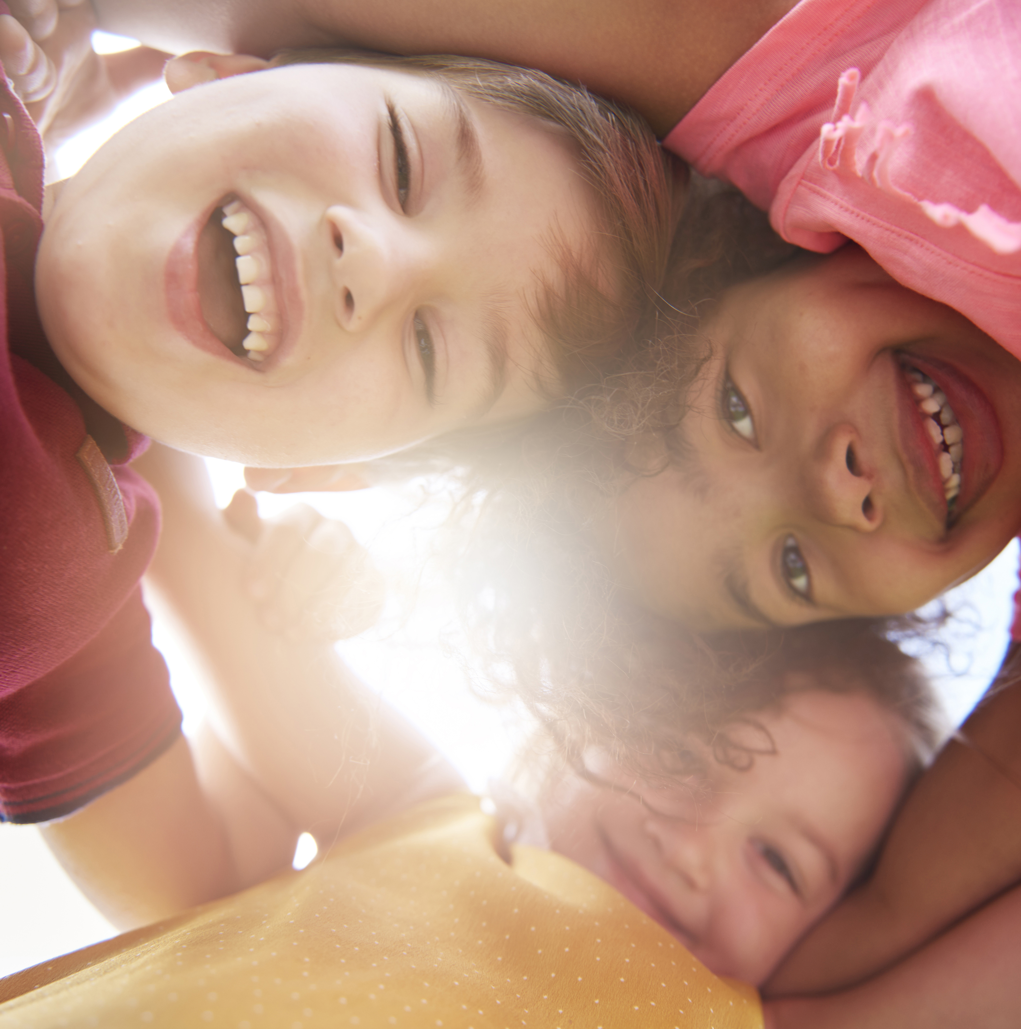 아이들이 즐겁게 영어를 배우는 모습